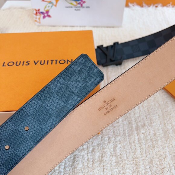 Louis Vuitton Monogram Eclipse Reversible Initiales Belt - Picture 4 of 5